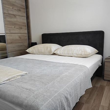 One Bedroom Apartment Gogo With Private Parking Neum Eksteriør bilde