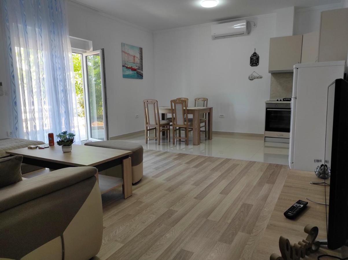 One Bedroom Apartment Gogo With Private Parking Neum Eksteriør bilde